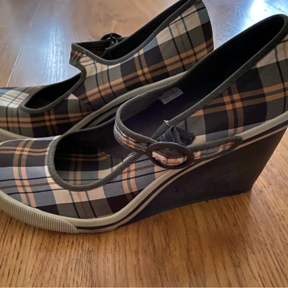 Rocket Dog Black and Tan Plaid Wedge Heels